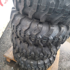 305 70-16.5 타이어 흥아 TIRON 새것
