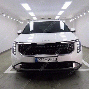 기아 더뉴 카니발 중고 가격 중고 카니발 흰색 2025년식 15,908km HEV 9인승 시그니처 중고차 시세비교