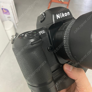 니콘 f100+세로그립+ 50.8g(정품)=30 판매합니다.