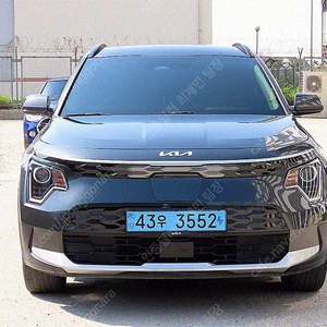 중고차 니로 중고 디 올 뉴 니로 회색 2023년식 24,095km 에어 중고차구매