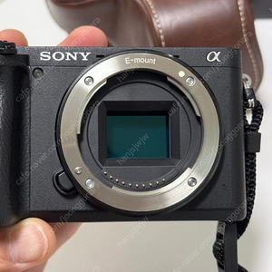 소니 a6400 미러리스 카메라 + 16-50렌즈 택포60 팝니다