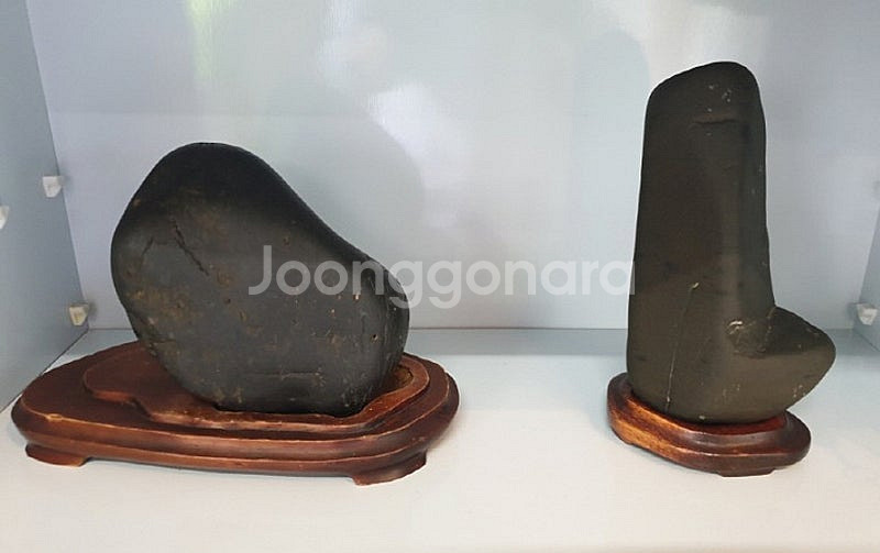 수석수집품 (수석진열장 포함)--3