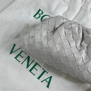 보테가베네타 인트레치아토 미니백 만두백 초크 가격내림