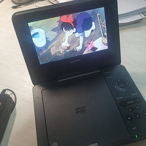 소니 휴대용 dvd (DVP-FX750)