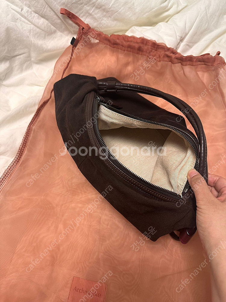 아카이브앱크 릿지숄더백 스웨이드브라운--1