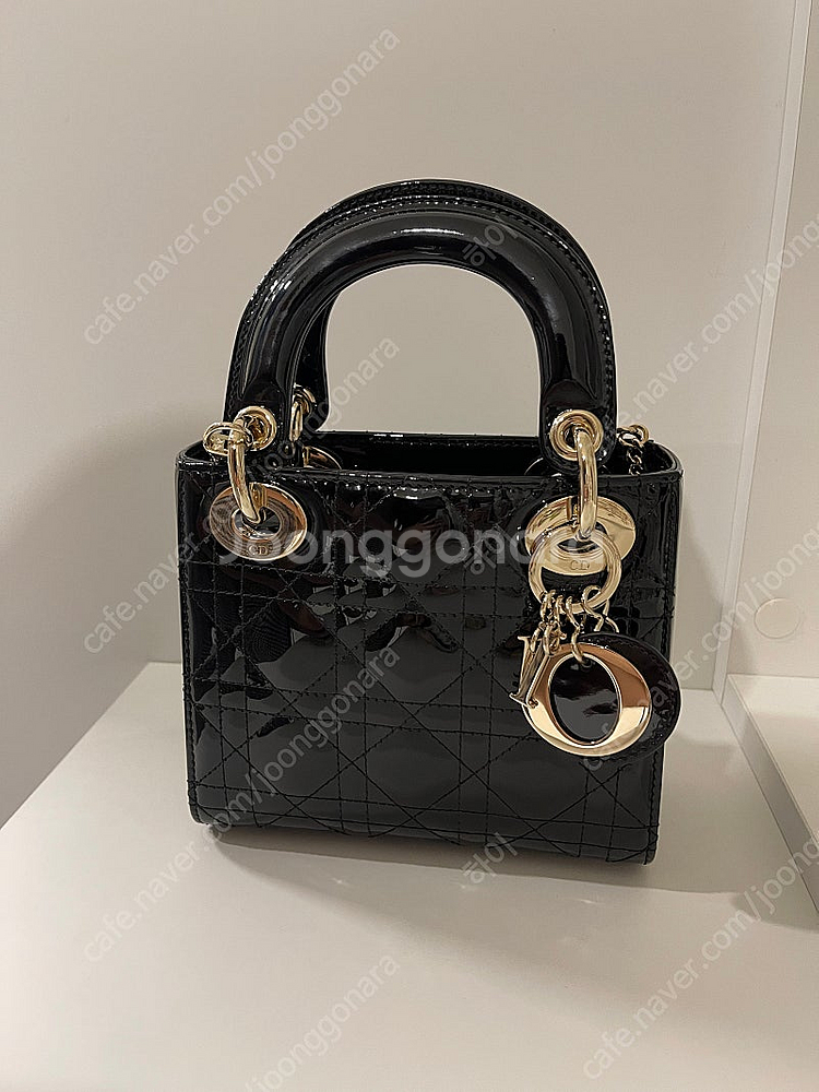디올 레이디백 미니 블랙 페이턴트--1