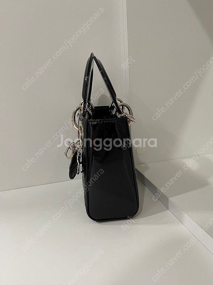 디올 레이디백 미니 블랙 페이턴트--3