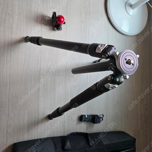 PTC-3441PL 프로페셔널 고탄성 카본 삼각대 / NOMATIC 노매틱 x 피터매키넌 PM 카메라 슬링백 8L
