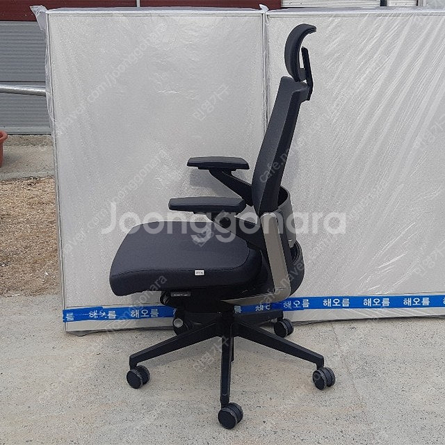 퍼시스 사무용가구 책상 의자 파티션 등등 새로 들어온 제품 많습니다.--2