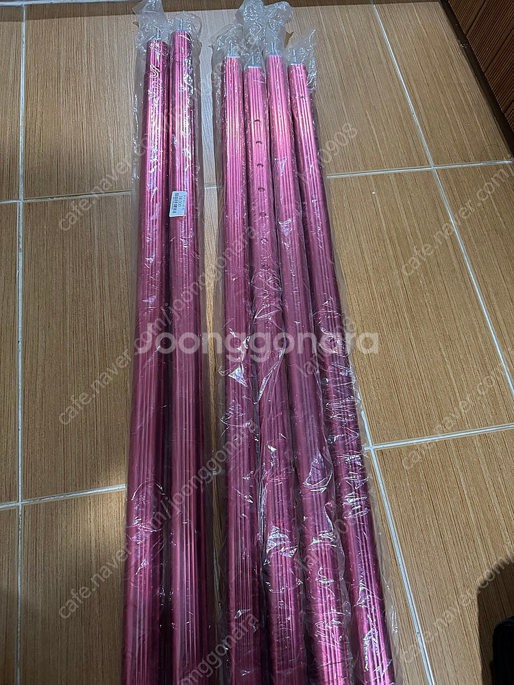 홀리데 폴대 팝니다 (다가져가세요)--0