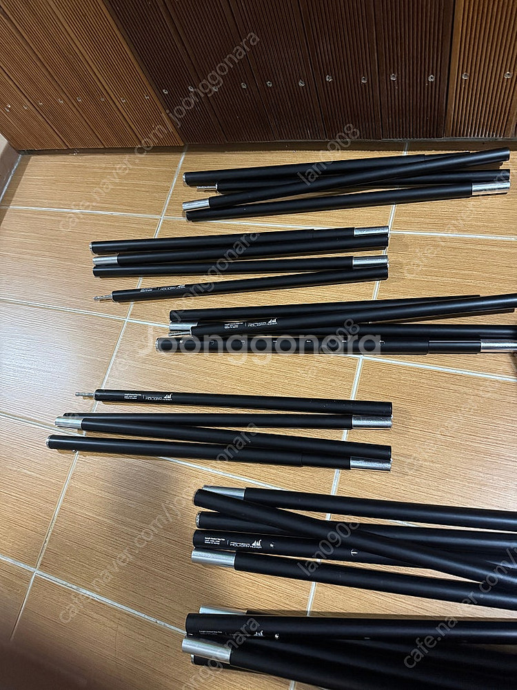 홀리데 폴대 팝니다 (다가져가세요)--4