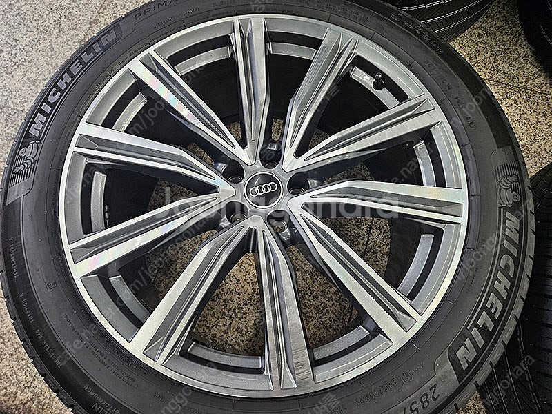[판매] 아우디 Q8 55TDI 정품 21인치 휠타이어...--2