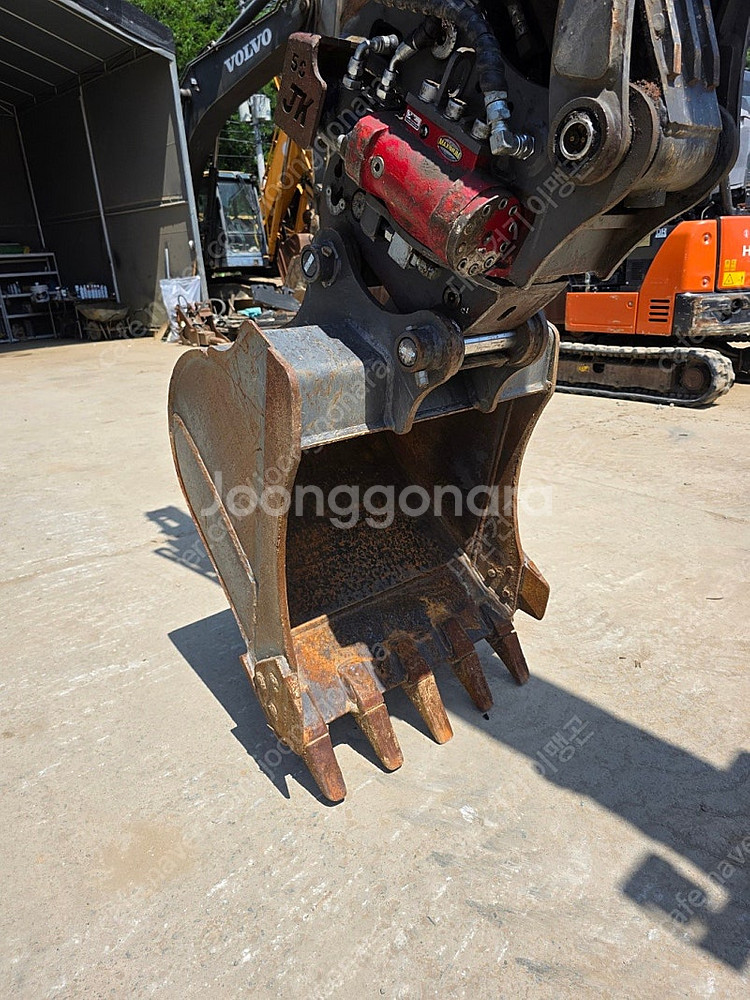 중고굴삭기 볼보 EW60EP 2022년식 회전링크, 코끼리집게 장착, 경북 고령소재 010-3563-6002--2