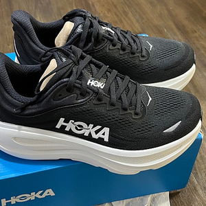 Hoka 호카 본디 9 여성 와이드 250 팝니다.