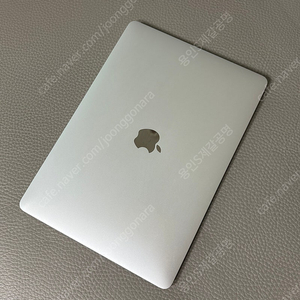 MacBook Air2020 ( i3 , 8GB , 256GB )