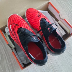 (가격내림)(유소년 축구화) 나이키 정품 풋살화 팬텀GX 240mm