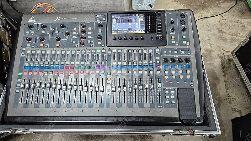 X32 풀사이즈 판매(케이스 포함)--0