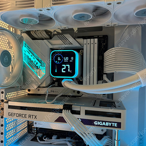 i9-12900KF / ASUS ROG STRIX Z690-A WIFI4 / 에센코어 32GB x4(방열판포함) / 트레저 x7 케이스 팝니다.
