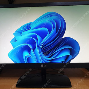 LG 23인치 LED 모니터 E2351VQ-BN 3.5만 팝니다
