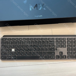 로지텍 MX keys 부품용 판매합니다. (키캡 1개 고장, 기능은 정상 작동)