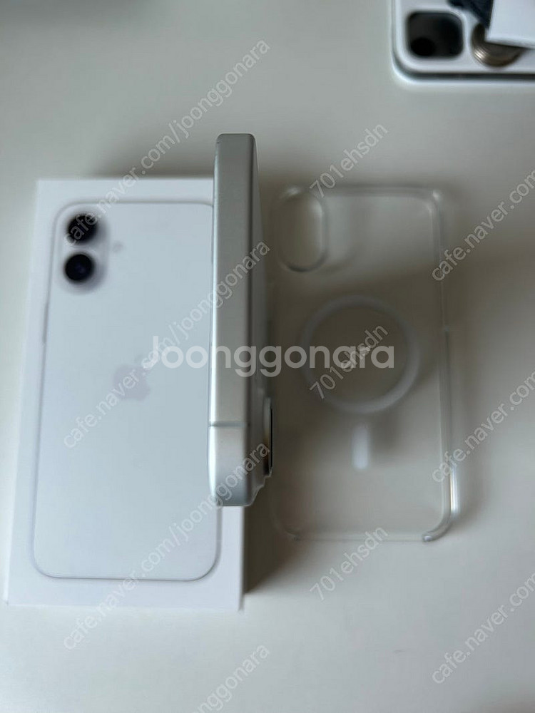 아이폰16플러스 128g 화이트 판매합니다.--5