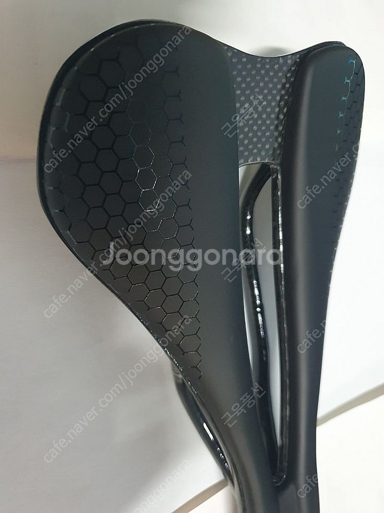 쿠션있는 카본안장 판매합니다 미사용 새제품입니다--1