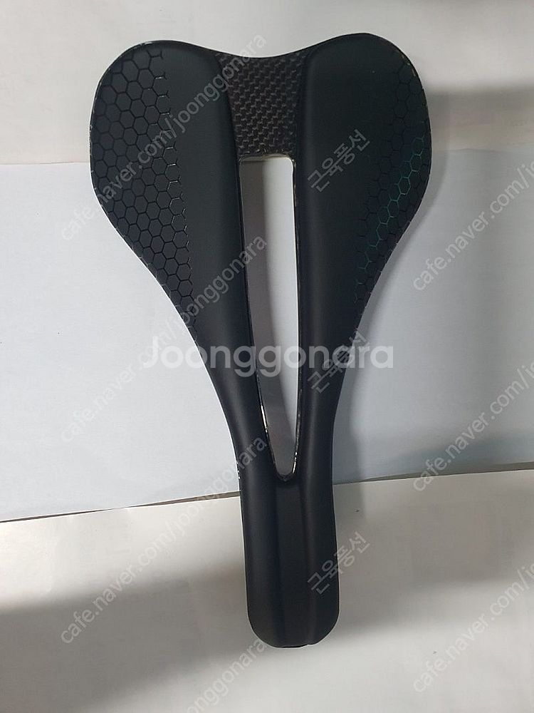 쿠션있는 카본안장 판매합니다 미사용 새제품입니다--2
