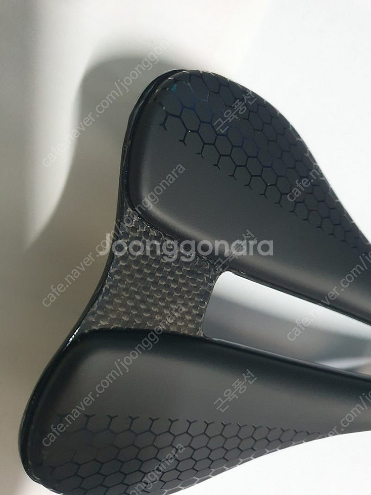 쿠션있는 카본안장 판매합니다 미사용 새제품입니다--3