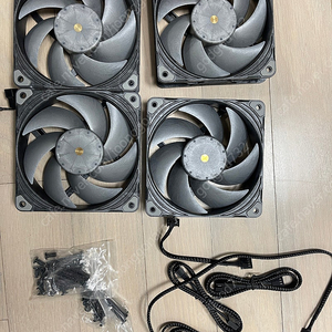phanteks t30 4장 일괄 판매합니다.