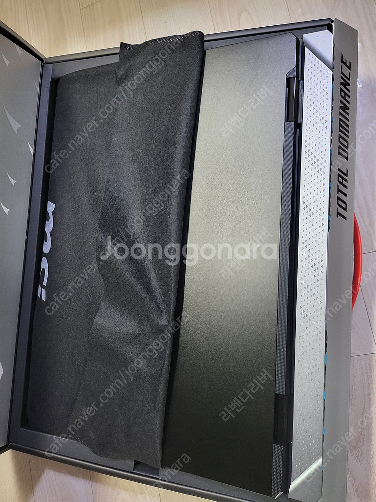 플래그쉽 MSI Titan 18 HX A14VIG-i9...--1