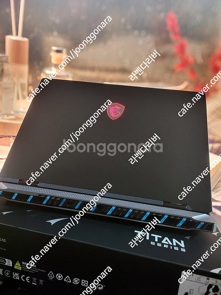 플래그쉽 MSI Titan 18 HX A14VIG-i9...--0