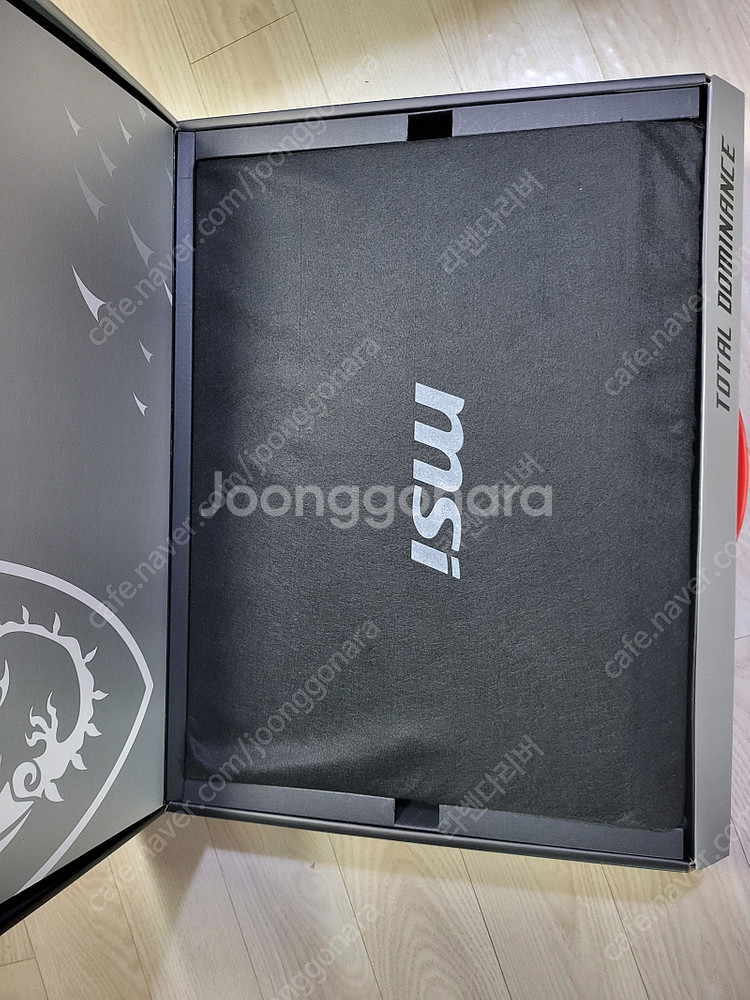 플래그쉽 MSI Titan 18 HX A14VIG-i9...--2