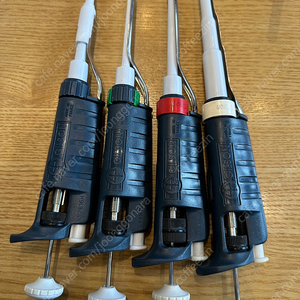 길슨 마이크로 피펫 4자루 P10, P100,P200, P1000