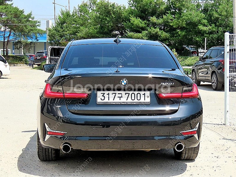 BMW 3시리즈 중고 BMW 320i 중고 승용차 검정색 2020년식 58,825km 320i 럭셔리 수원중고차--5