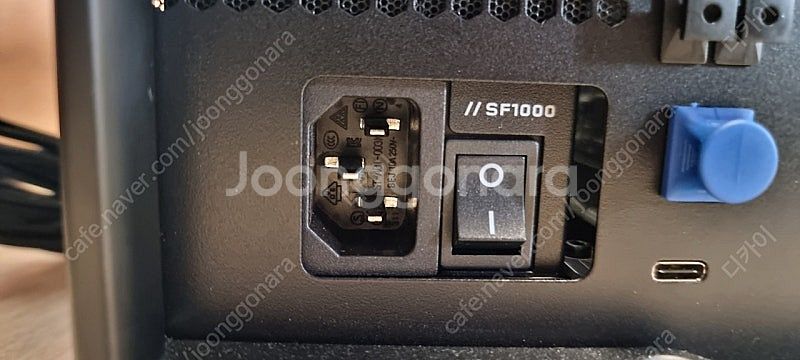 레이저 코어x크로마 기가바이트RTX 5080 SFF C...--2