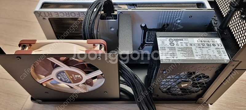 레이저 코어x크로마 기가바이트RTX 5080 SFF C...--5
