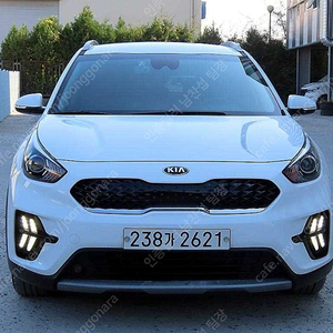중고차 니로 중고 더 뉴 니로 흰색 2020년식 1.6 HEV 프레스티지 중고자동차