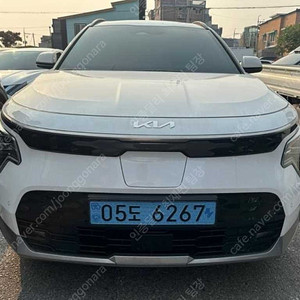 기아 니로 중고 니로 디 올 뉴 니로 중고차 흰색 2023년식 33,580km 어스 중고차카페