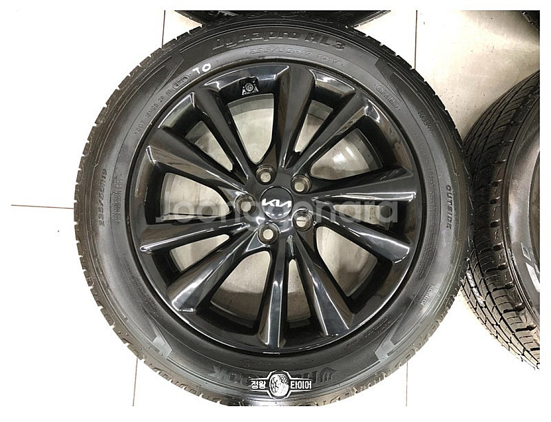 더뉴카니발 19인치 블랙 휠 타이어 235/55R19--2