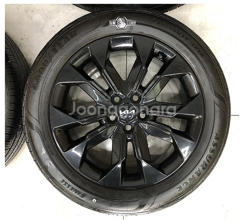 카니발KA4 19인치 블랙 휠 타이어 235/55R19--1