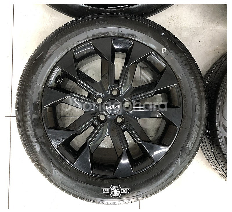 카니발KA4 19인치 블랙 휠 타이어 235/55R19--2