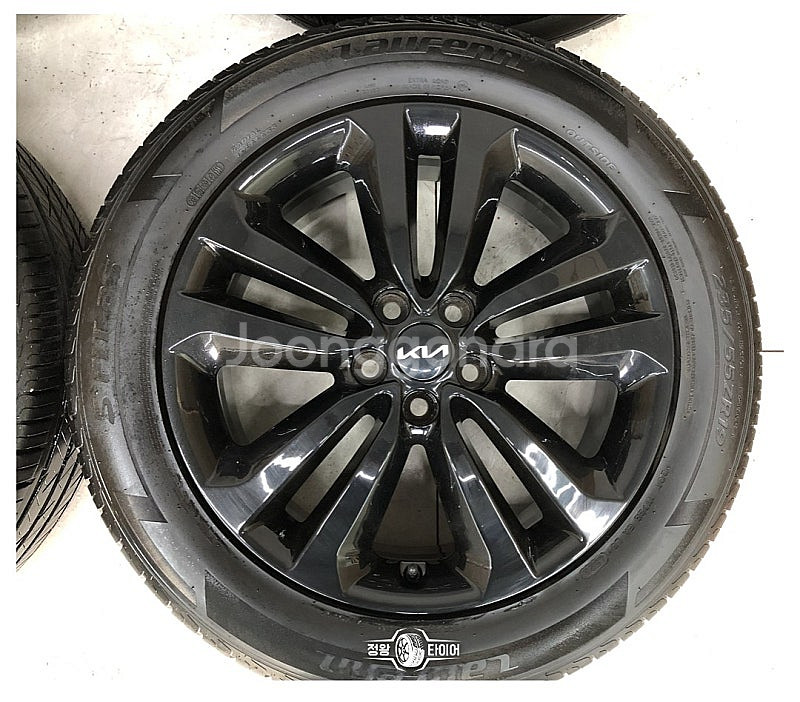 올뉴카니발 19인치 블랙 휠 타이어 235/55R19--1
