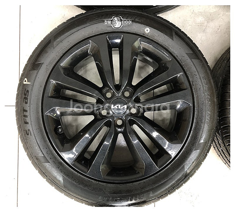올뉴카니발 19인치 블랙 휠 타이어 235/55R19--2
