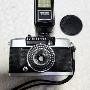 올림푸스-PEN EE-3(A급,필름을2배로 사용하는 하프카메라),셀레늄 노출정상,후레쉬.