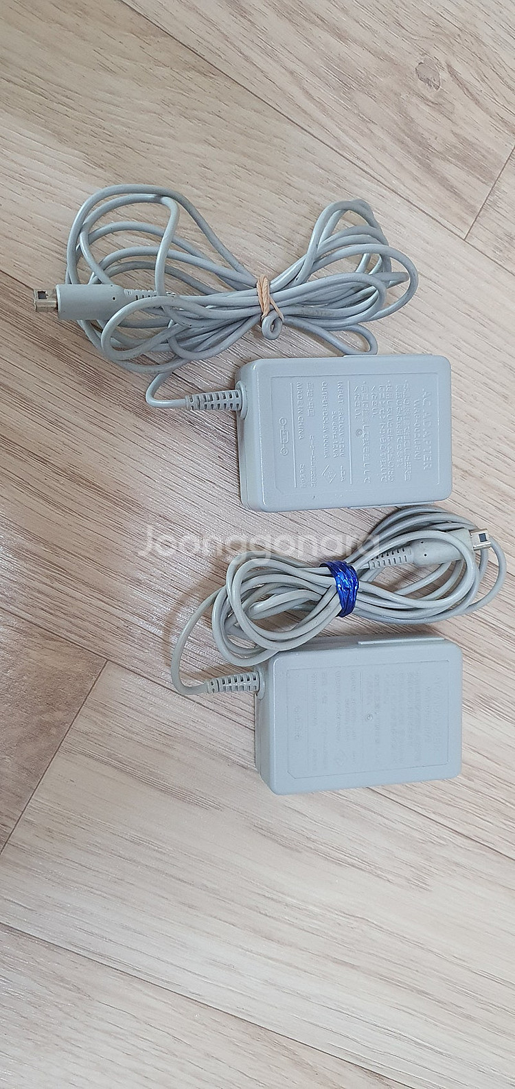닌텐도 DSi+3DS+2DS 용 110v순정충전기 개당...--1