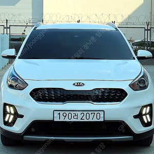 중고차 니로 중고 더 뉴 니로 흰색 2020년식 1.6 HEV 프레스티지 중고차 저렴하게
