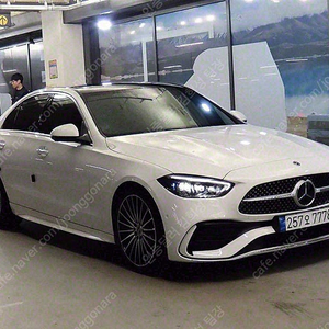 벤츠 C클래스 중고차 벤츠 중고차 수입중고차 흰색 2023년식 30,023km C300 4MATIC AMG Line 개인사업자 차량구매