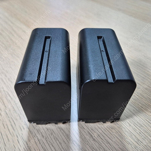 NP-F970, NP-F960 호환 베터리 2개 8900mAh 판매합니다.