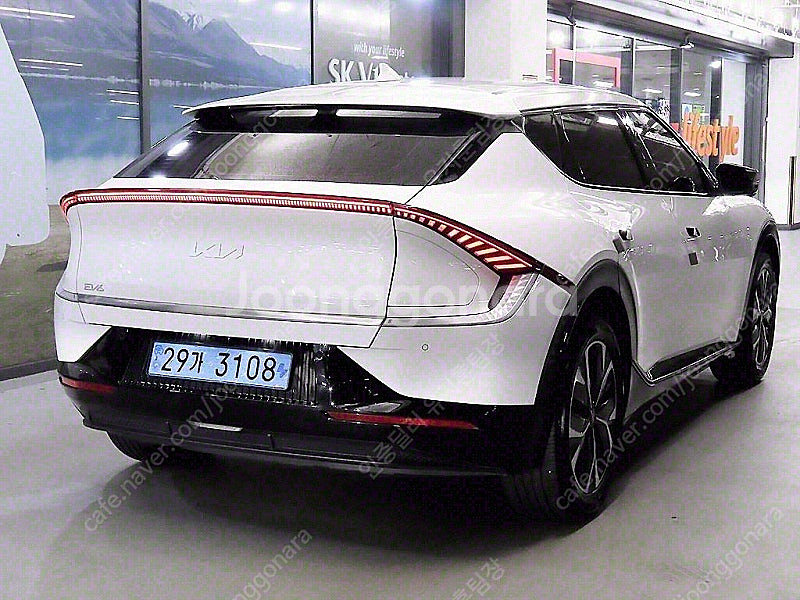 EV6 중고 EV6 중고차 흰색 2022년식 롱레인지 어스 중고차 사는법--5