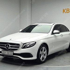 벤츠 E클래스 중고차 벤츠 중고차 수입중고차 흰색 2018년식 45,851km E220d 아방가르드 수원중고차